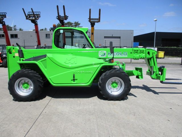 Merlo P 38.13 (586) Neufahrzeug (Réf. GA-7329-25)