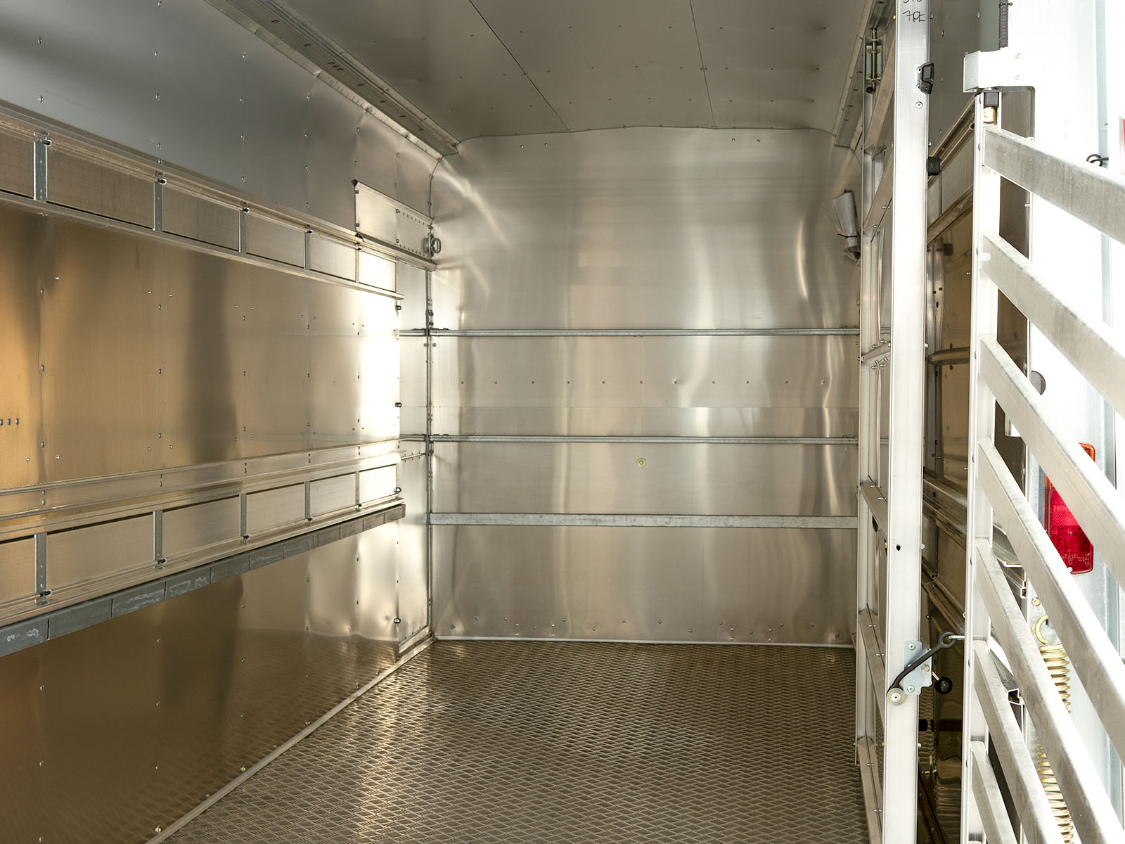 Ifor Williams Viehanhänger TA510 14×6 178×434 cm Höhe: 183 cm 3,5t Neufahrzeug – Bild 6