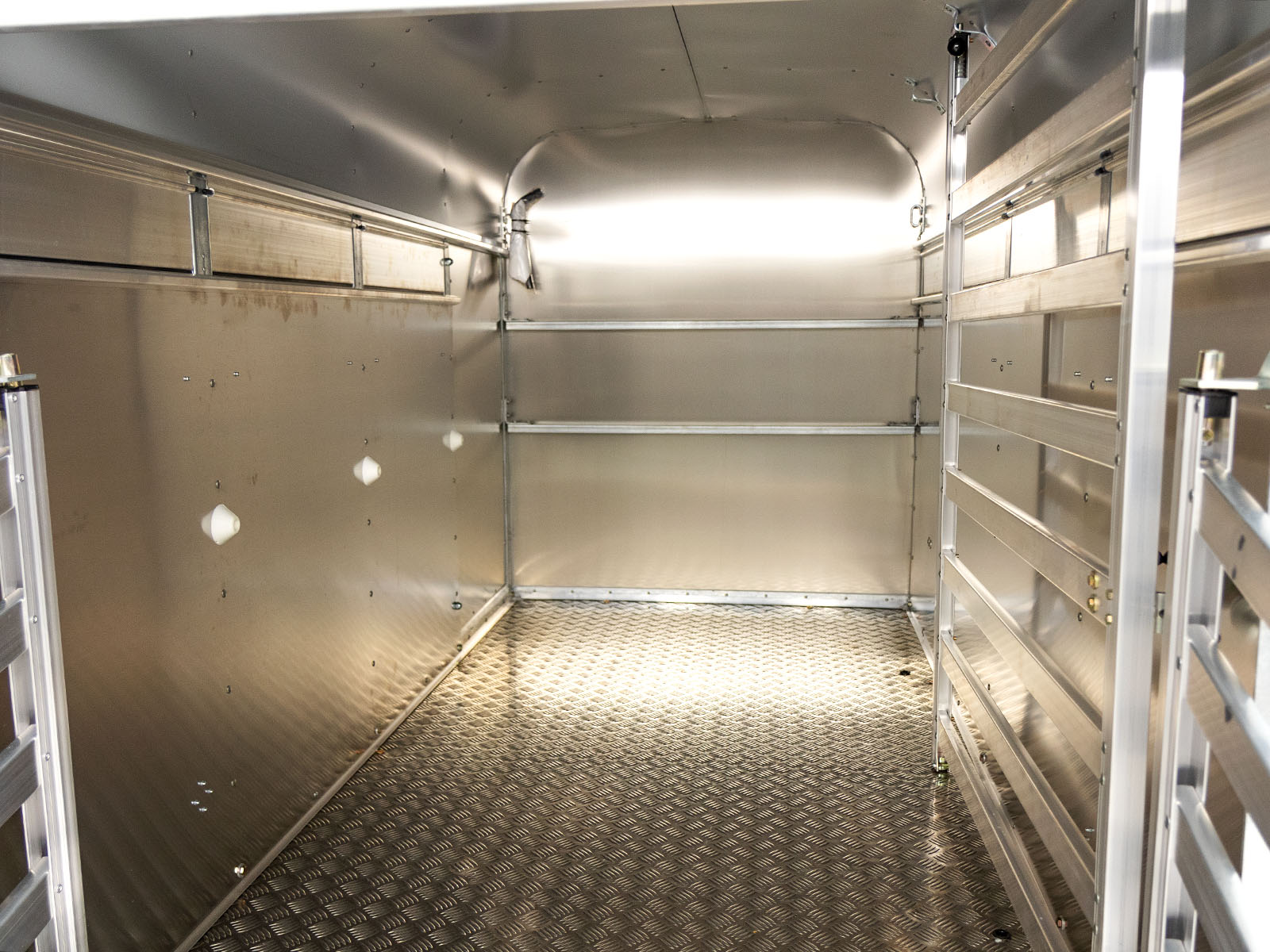 Ifor Williams Schaf- und Kälberanhänger P8G 124×250 cm Höhe: 153 cm - 1,4t Neufahrzeug – Bild 16