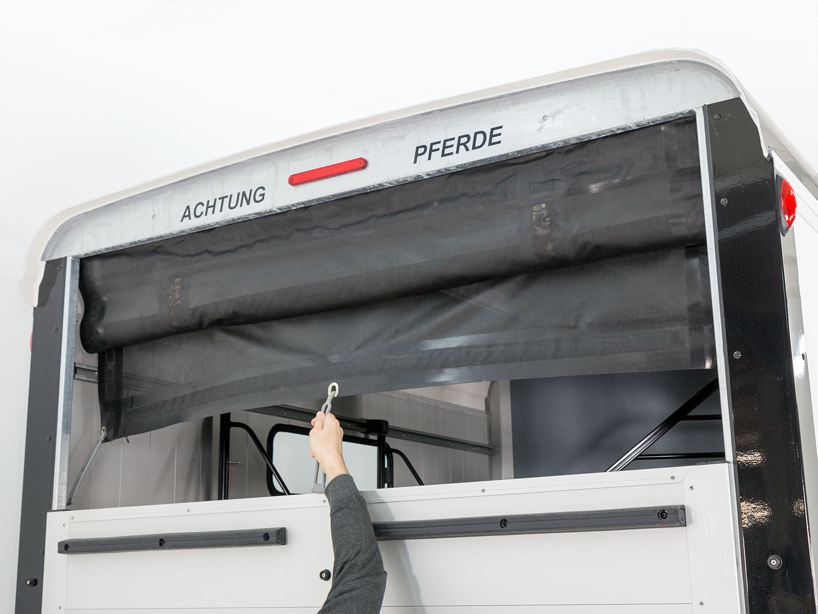 Transportanhänger Cheval schwarz | zGG | Pferdeanhänger – Bild 9