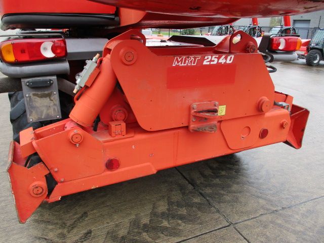 Rotierende Teleskoplader Manitou | 4,00t | Hub 25,00m | Bj. 2010 | 5841h – Bild 7