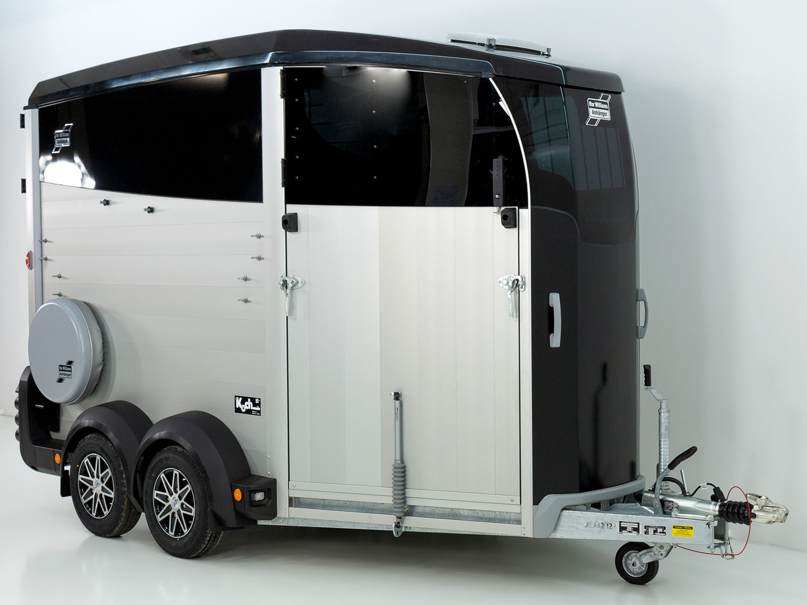 Pferdeanhänger Ifor | 2700kg zGG | Schwarz