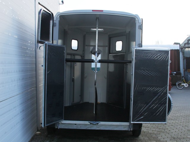 Pferdeanhänger Ifor | 2600kg zGG | Schwarz – Bild 10