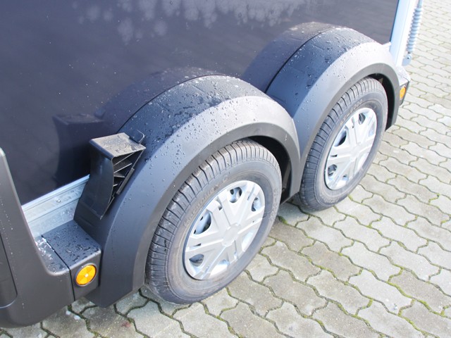 Pferdeanhänger Ifor | 2600kg zGG | Schwarz – Bild 11