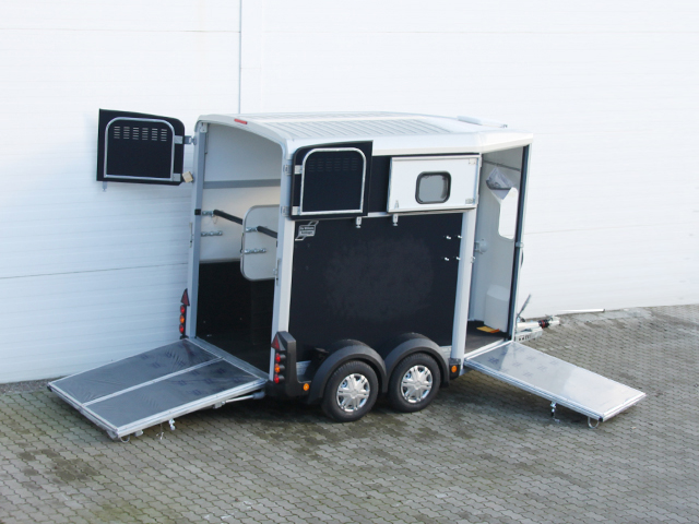 Pferdeanhänger Ifor | 2600kg zGG | Schwarz – Bild 3