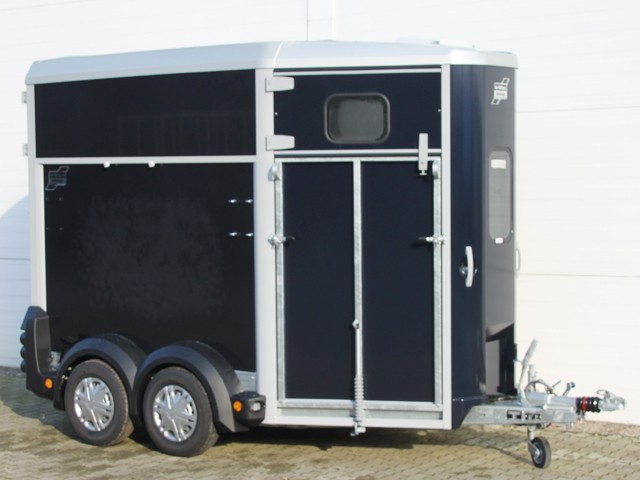 Pferdeanhänger Ifor | 2600kg zGG | Schwarz – Bild 5
