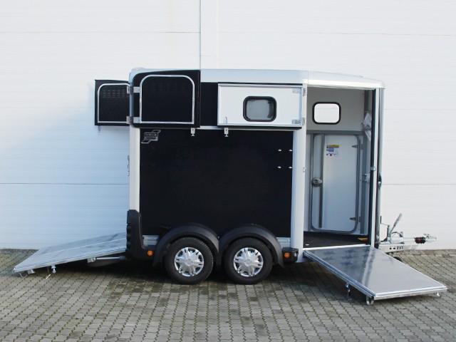 Pferdeanhänger Ifor | 2600kg zGG | Schwarz