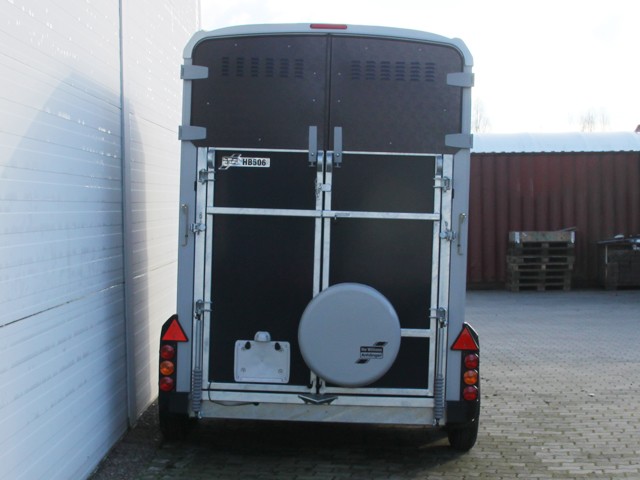 Pferdeanhänger Ifor | 2600kg zGG | Schwarz – Bild 7