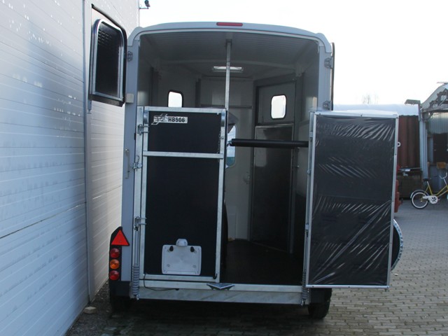 Pferdeanhänger Ifor | 2600kg zGG | Schwarz – Bild 9
