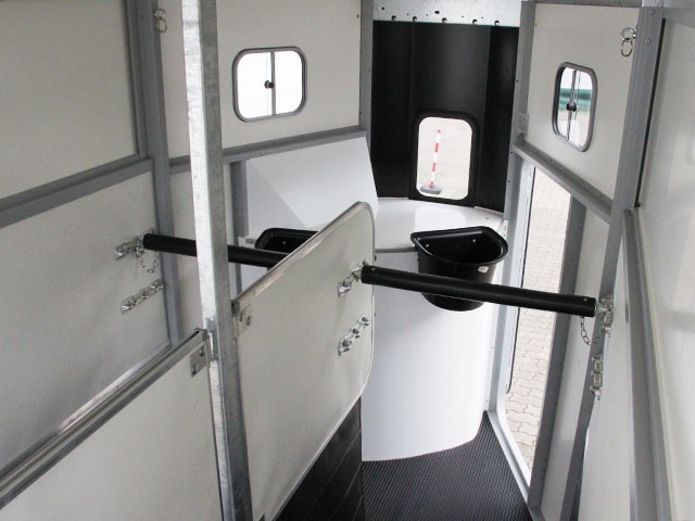 Ifor | Abmessungen | Pferdeanhänger schwarz | Neufahrzeug – Bild 7