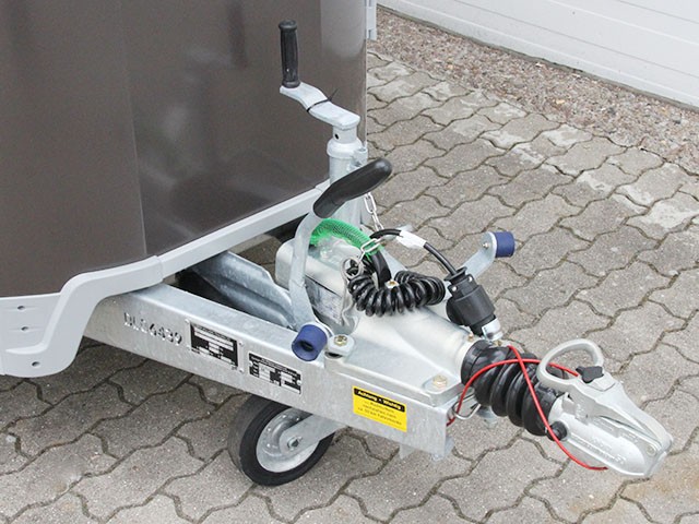 Ifor | Abmessungen | Pferdeanhänger schwarz | Neufahrzeug – Bild 12