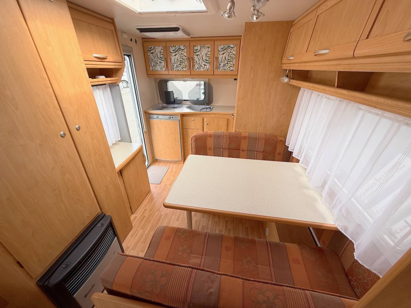 Wohnwagen, Bett in der Mitte, 4 Schlafplätze, klimatisiert, Sterckeman Novastar 500 CP – Bild 10