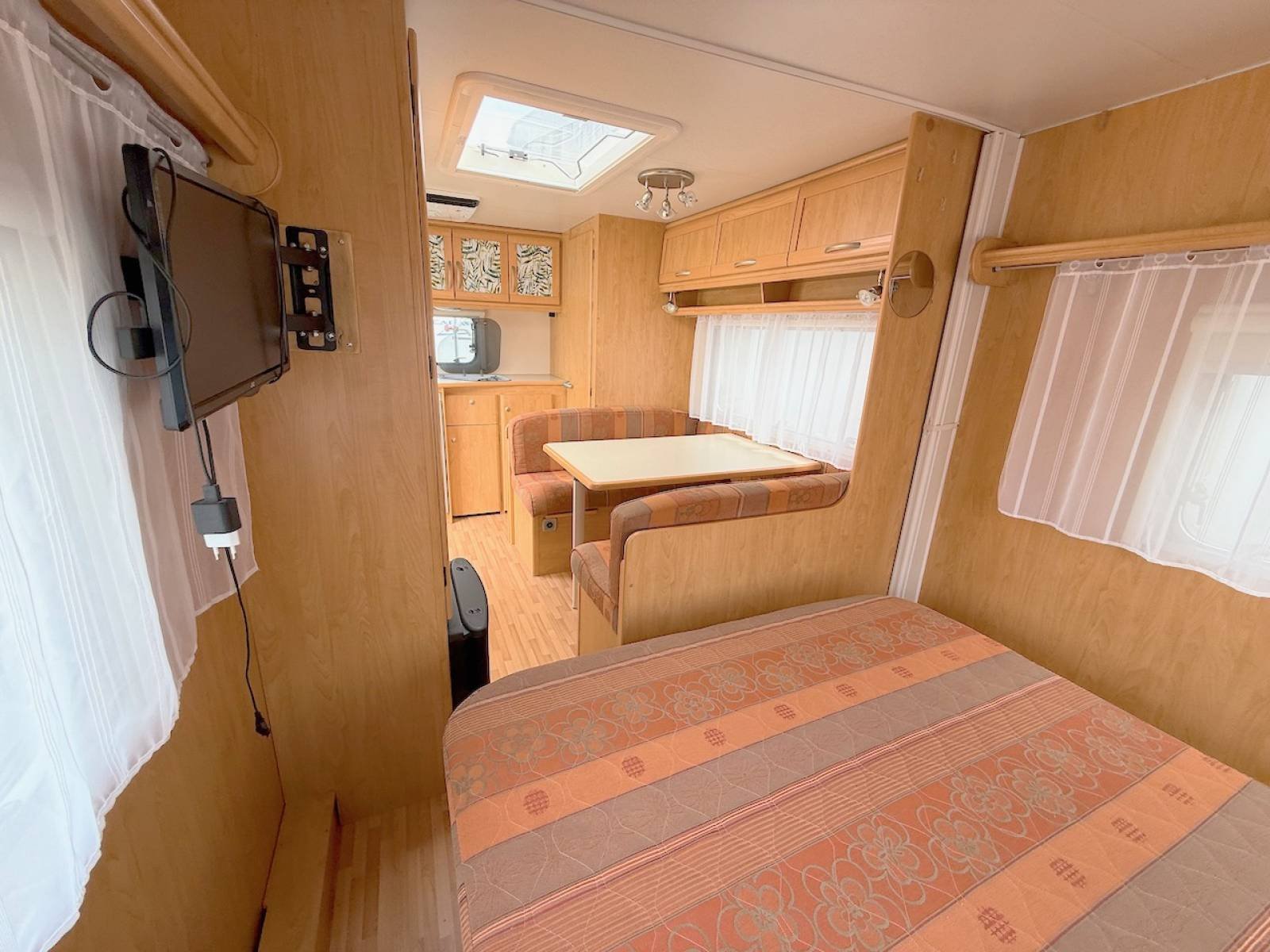 Wohnwagen, Bett in der Mitte, 4 Schlafplätze, klimatisiert, Sterckeman Novastar 500 CP – Bild 9