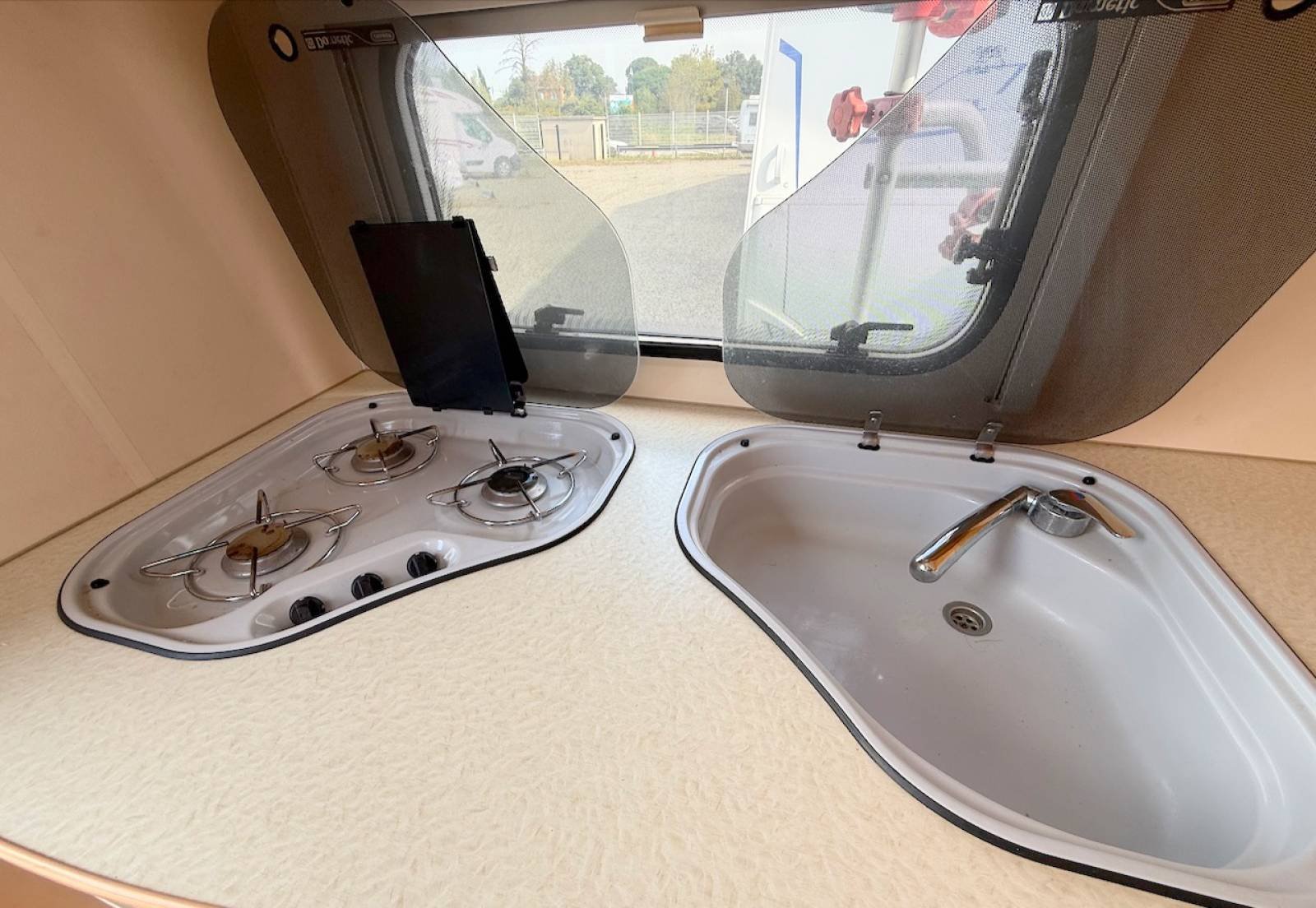 Wohnwagen, Bett in der Mitte, 4 Schlafplätze, klimatisiert, Sterckeman Novastar 500 CP – Bild 6